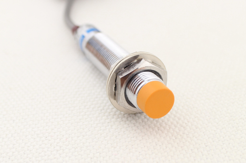 LM12-3004LB elektromodul zasticeno Induktivni Senzor LM12-3004LB Φ12mm| Dvožična Veza NC| detekcija < 4mm| 6 – 36VDC -cena srbija